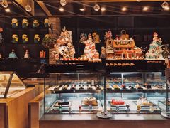 面包甜点陈列柜-富力希尔顿酒店·地阔自助餐厅