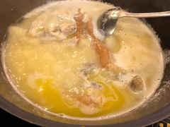 浓厚原只鸡煲花胶汤-鲜入围煮花胶鸡海鲜火锅