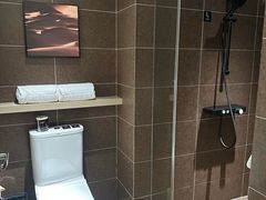 -西安大雁塔科技大学地铁站亚朵酒店