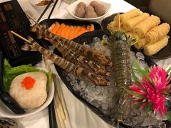 花竹虾-鲜入围煮花胶鸡海鲜火锅