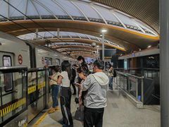 -康新公路(地铁站)