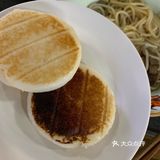 藕饺里面放了生姜稍微有点辣，蒿子粑粑蒿味很重