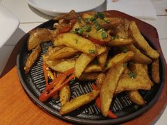 -阿瓦山寨·湘菜现炒·剁椒鱼头王(咸阳总店)