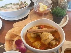 -Chom Cafe and Restaurant