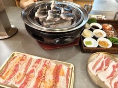 -围炉肉舍•炭烤活鳗•丹东海鲜烤肉(步行街店)