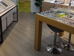 -天空之镜眼镜店蔡司依视路配镜授权零售店(望京颐堤港店)