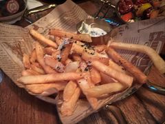 -SISTERS BAR RESTAURANT川意酒馆(嘉善老市H楼店)