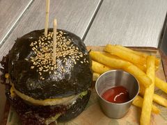 -三勾JJJ Burger&Coffee(梅溪湖店)