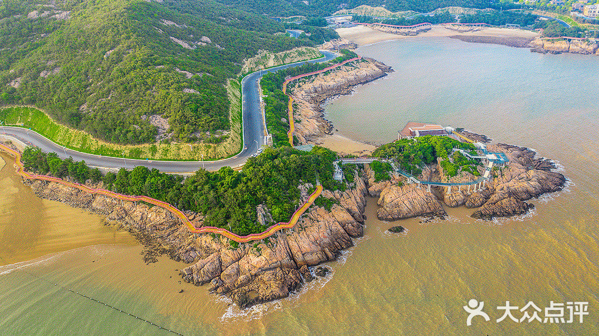 这里是象山的松兰山旅游度假区的玻璃栈道人少景美