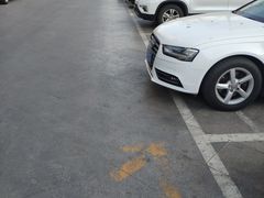 -寰岛博雅大酒店·停车场