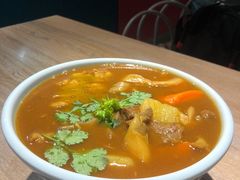 招牌黄咖喱牛腩热锅配米饭-长勺子东南亚(街道口店)