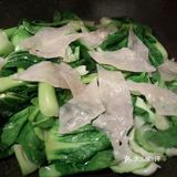 快手家常菜，粉皮炒青菜，粉皮滑溜又筋道！