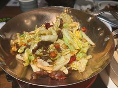 干锅腊味卷心菜-乔街深夜食堂·小龙虾·高压锅生蚝(杭州总店)