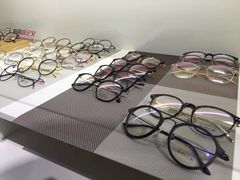 -提一眼镜·蔡司·依视路(小寨店)