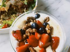 野莓核桃蜂蜜希腊酸奶-The Rug Cafe(王府中环店)