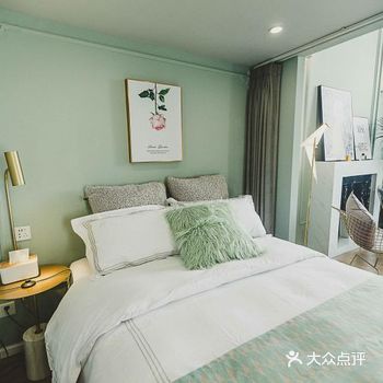 住进成都 | 豆绿色大落地窗民宿，像初夏的栀子花