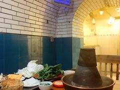 -洞庭洲·防空洞火锅·烧烤·铜锅涮肉(新百广场店)