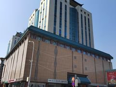 -翠微百货-南侧停车场