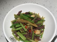 小炒黄牛肉-江渔儿酸菜鱼(奥园广场金发购物中心店)