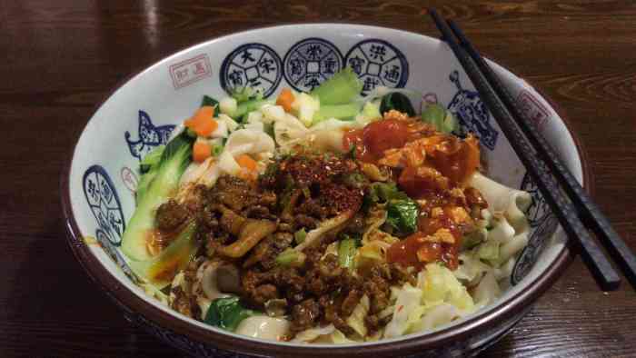 老西安面馆-"店面不大,但很惊喜有两层,老板是正宗陕西.