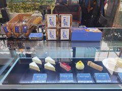 面包甜点陈列柜-游心咖啡(青山滨江店)