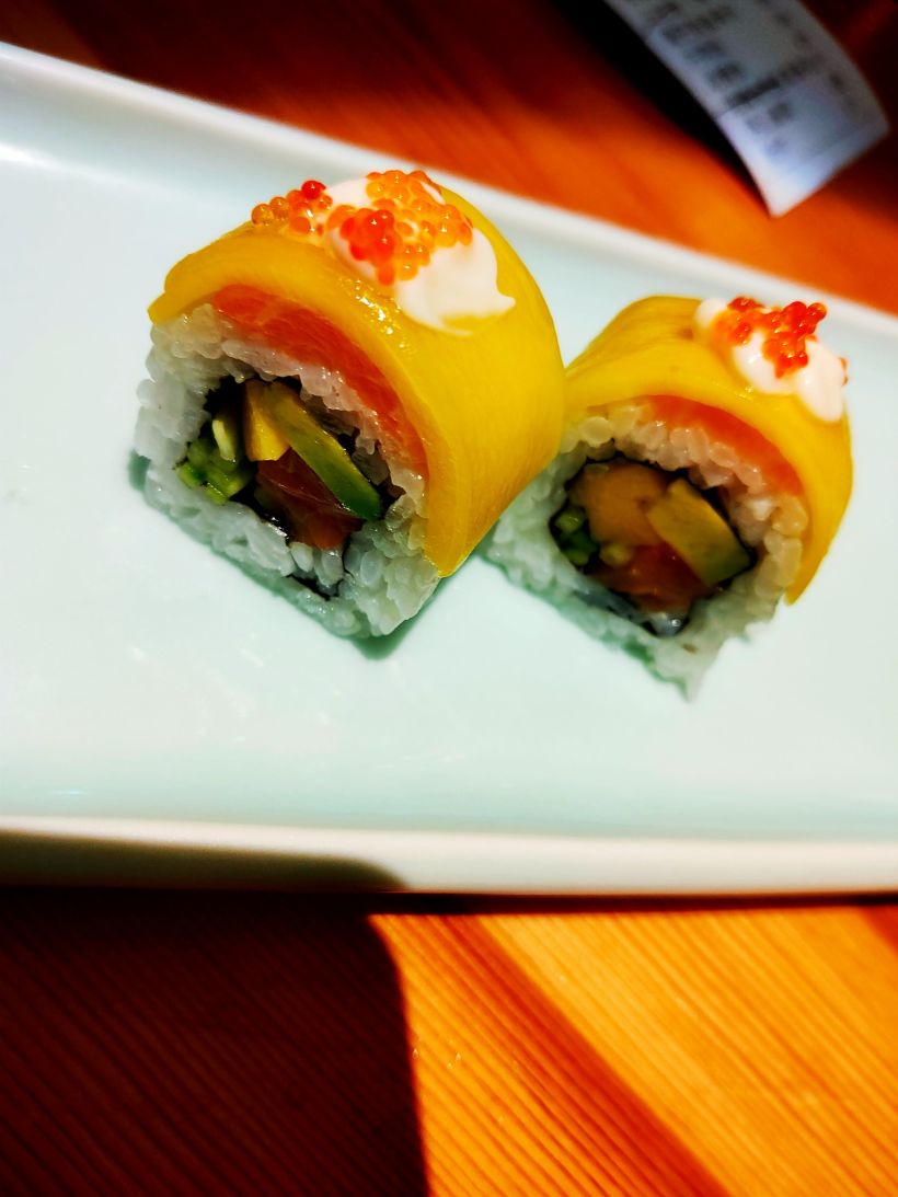 香芒寿司虽然有点生肉味道也还是蛮好的.