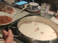 -尚尚仙·酸汤猪手·猪肚鸡火锅(华联万柳购物中心店)