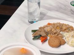 -深圳富苑皇冠假日套房酒店