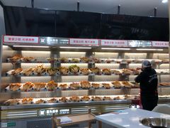 面包甜点陈列柜-屋头串串(新街里店)