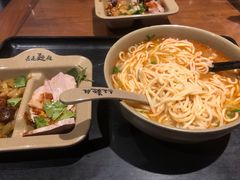 -亮亮面馆(经六路店)