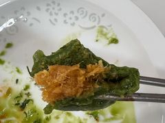 艾叶咸蛋黄肉松青团-王家沙点心店(南京西路总店)