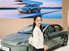 -雍容荟帝王蟹活龙虾展台自助(IFS黑金店)
