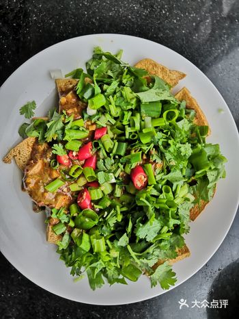 家庭版臭豆腐 原材料:鲜豆腐1块，臭豆腐一罐