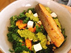 煎三文鱼牛油果色拉-Wagas沃歌斯(太古汇店)