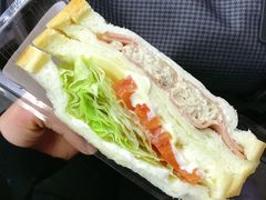 火腿金枪鱼沙拉三明治-欧佩拉(红星路店)
