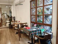 -有猫主题·治愈系猫咖(曾厝垵店)