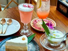 -Chom Cafe and Restaurant