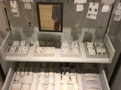 -COS(月星环球港店)