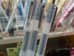 -名创优品(北京新中关购物中心地铁层店)