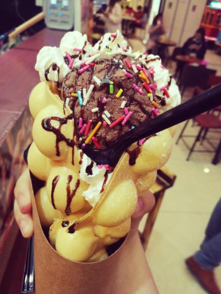 冰激凌还可以～巨大一个球球～搭着鸡蛋仔脆脆的口感很有层次