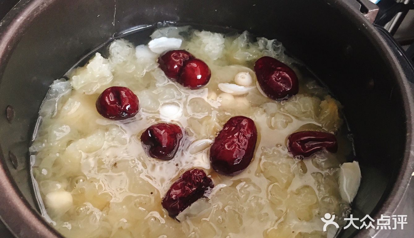 夏季必备料理之选，香甜浓稠的银耳汤