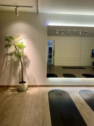 -闺蜜瑜伽·普拉提女性塑形馆