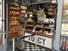 面包甜点陈列柜-Juicy Bakery(大学路店)