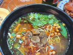 -爆炸头阿姨小四川正宗川味小吃(无任何分店)