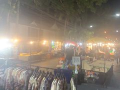 -周日夜市