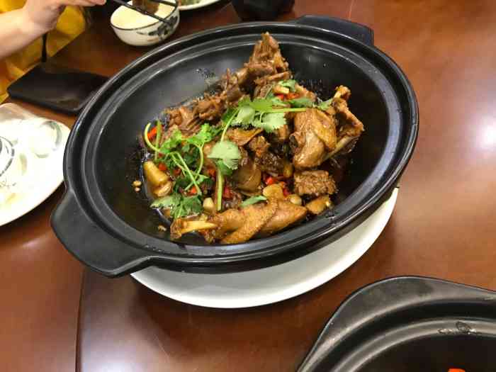 江南家宴-"学校东门新开的江西饭店,第一次来人比较多.