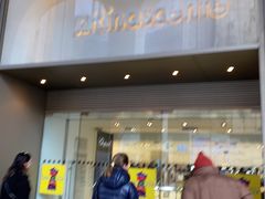 -文艺复兴百货(米兰大教堂广场店)