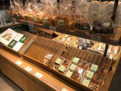 面包甜点陈列柜-仟吉(星汇维港店)