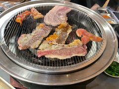 -围炉肉舍•炭烤活鳗•丹东海鲜烤肉(步行街店)