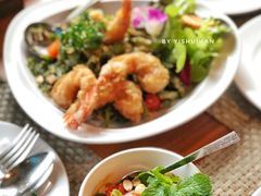 -Chom Cafe and Restaurant